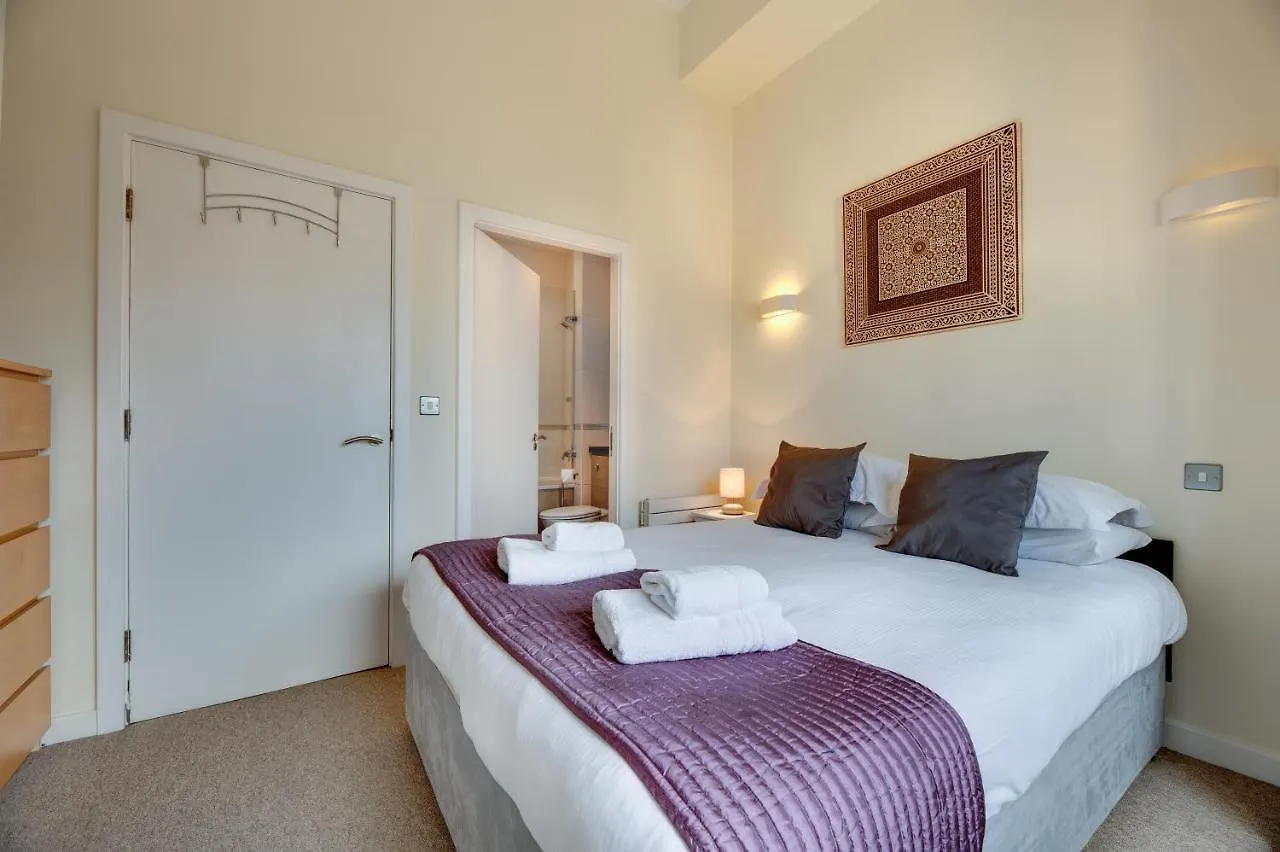 Crown Apartments 3B By Week2Week Newcastle upon Tyne