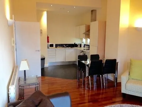 Crown Apartments 3B By Week2Week Newcastle upon Tyne