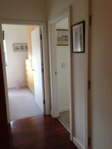 Crown Apartments 3B By Week2Week Newcastle upon Tyne